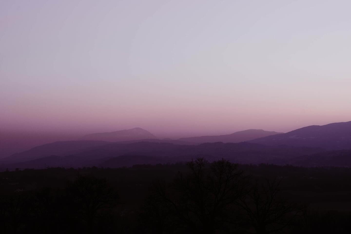 Purple twilight 💜
.
.
.
#mountains #mountainscape #mountainlovers #purpleshades #savoiemontblanc #hautesavoie #frenchalps #mountainsphotography #nikond750 #nikonphotography #studiopushpa #clairepushpa #frenchphotographer