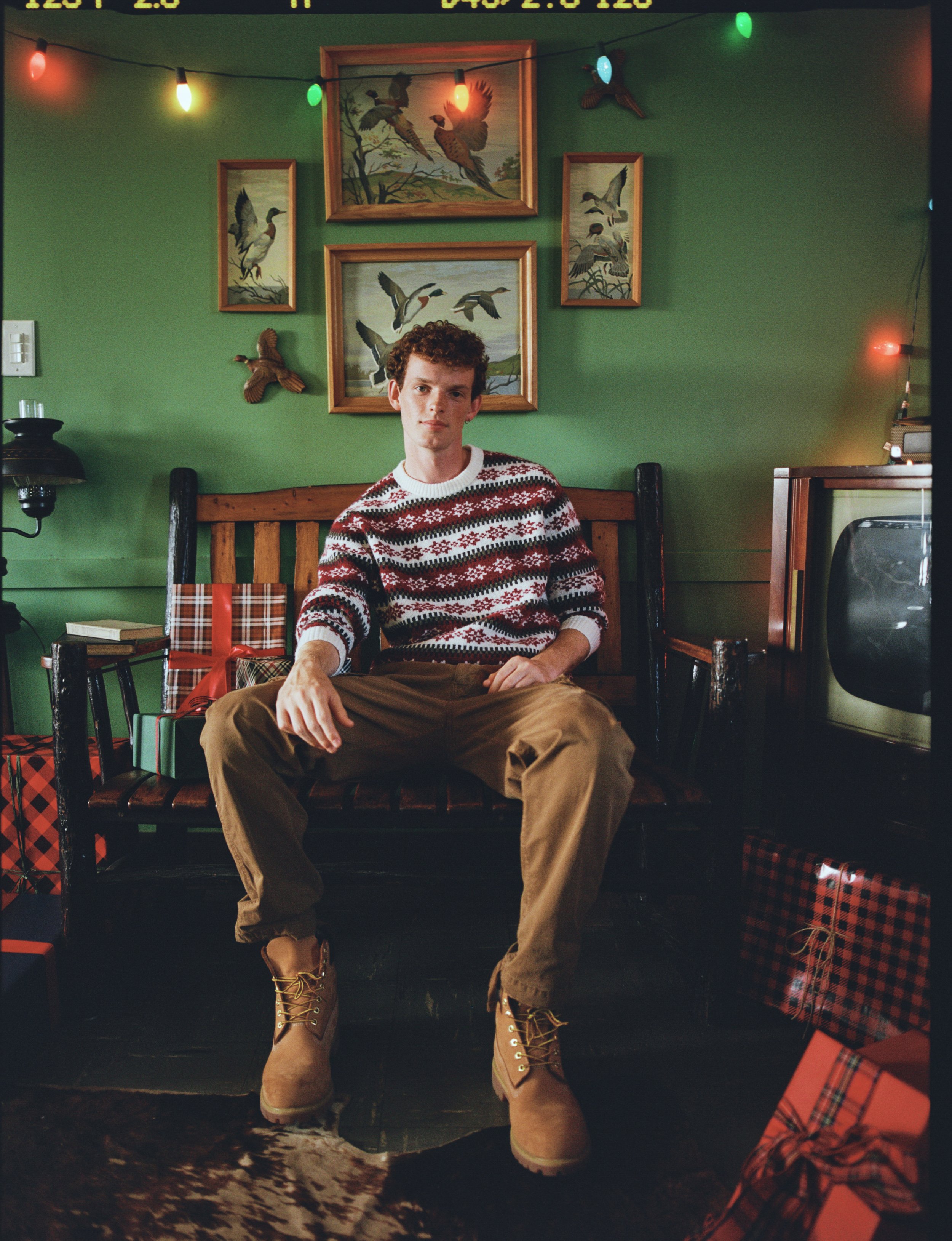 5_ISAAC_SWEATER_HOL2_FILM_0004.jpeg