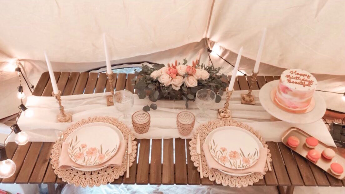Luxury meets picnic💕💕 Check out the deets on these plates! Beautiful setup💕
.
.
.
.
.

#thegatheringpicnicco&nbsp;#clt&nbsp;#cltpicnic&nbsp;#cltpicnics&nbsp;#charlottedate&nbsp;#charlottedatenight&nbsp;#charlottepicnic&nbsp;#charlottepicnics&nbsp;