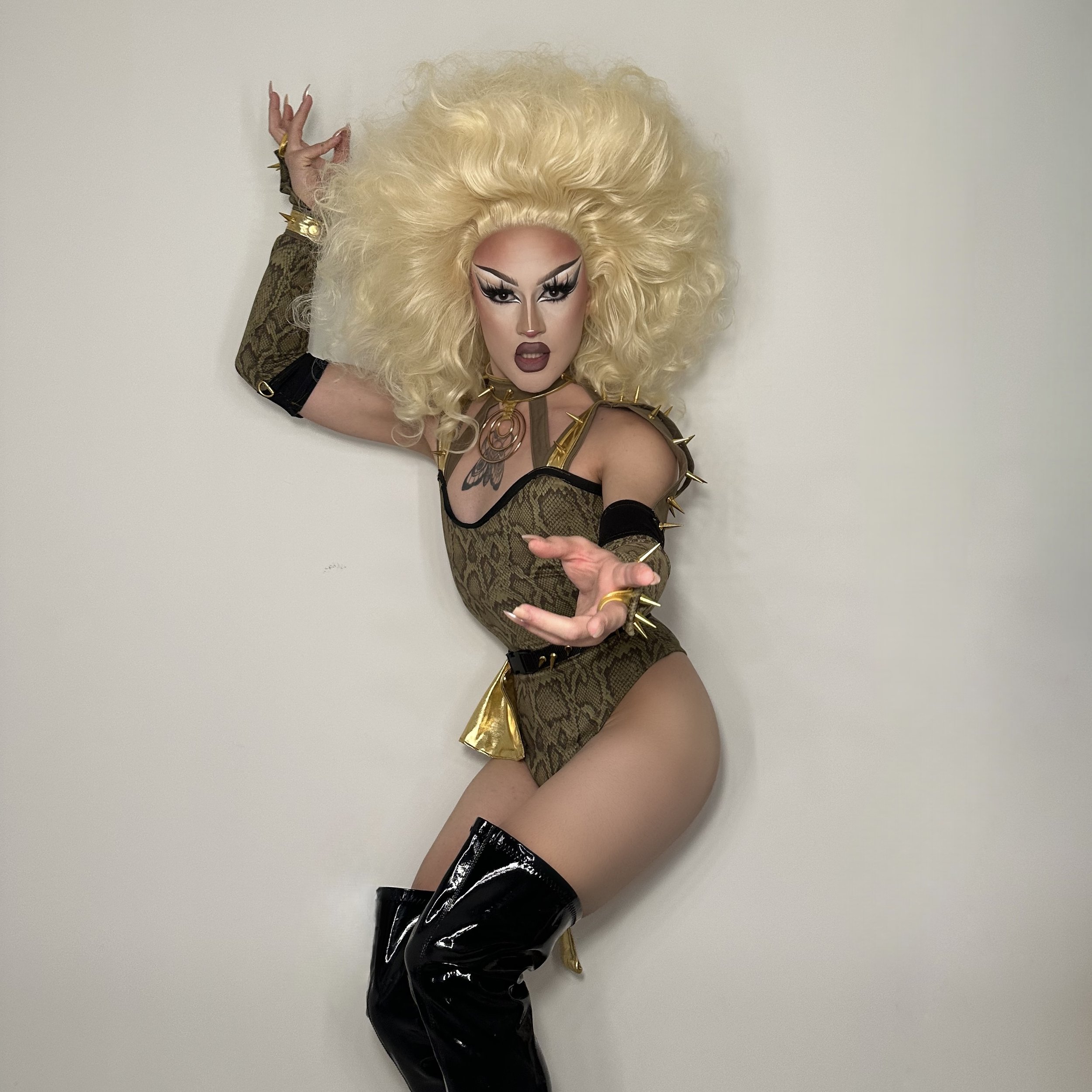 Facetune_19-12-2023-19-25-04.jpg