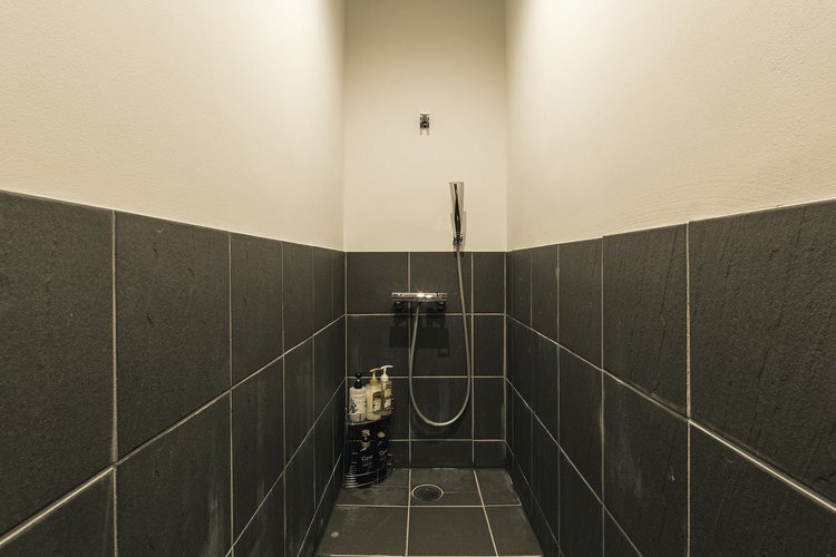 Quadruple+Premium+Room+-+Shower+1.jpg