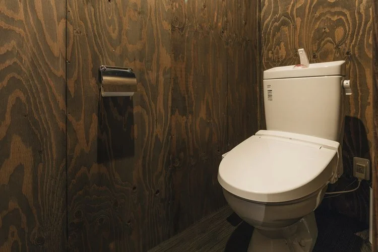 Quadruple+Premium+Room+-+Toilet+1.jpg
