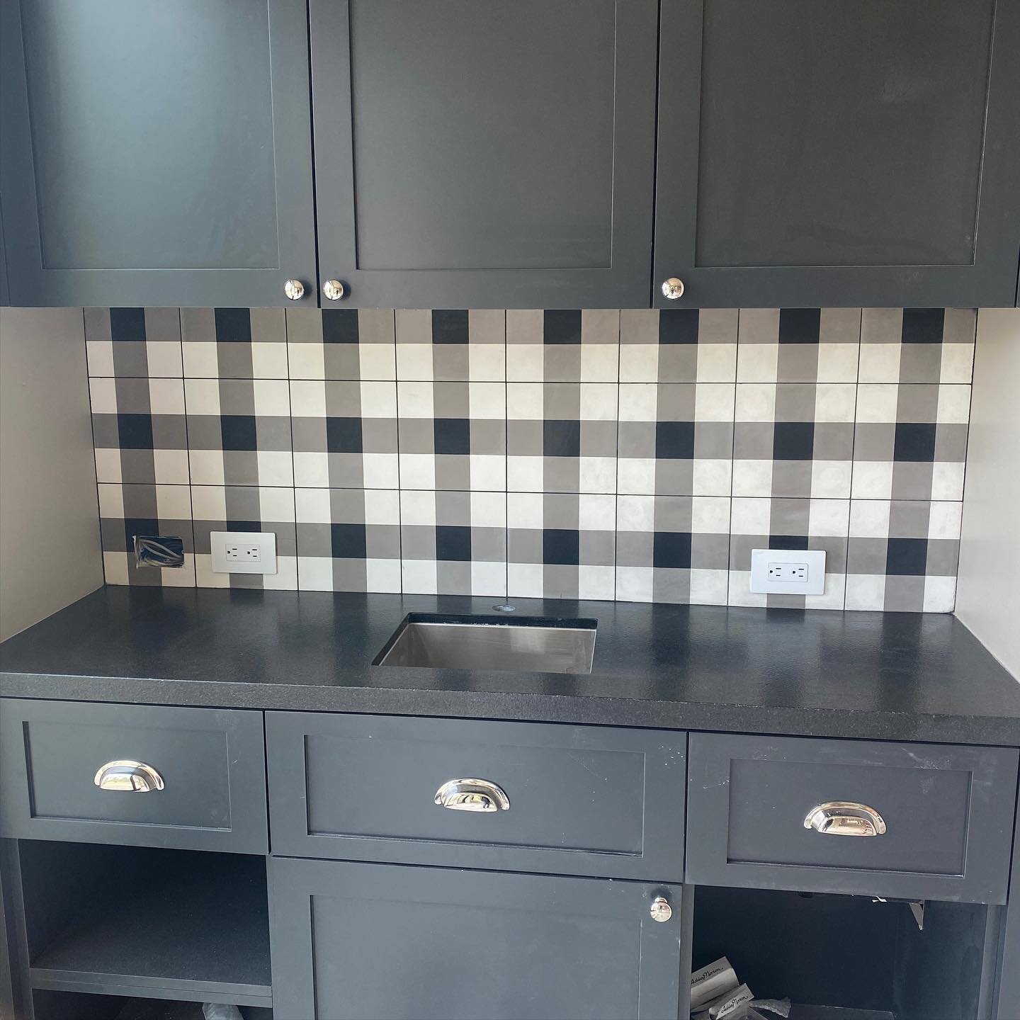 &ldquo;It is not enough to know your craft you have to have feeling. Science is all very well, but for us imagination is worth far more.&rdquo;
.
.
.
#craftroom #interiordesign #clearcreektahoe #tile #tiletheworld #nevada #mountainhome #luxurylifesty