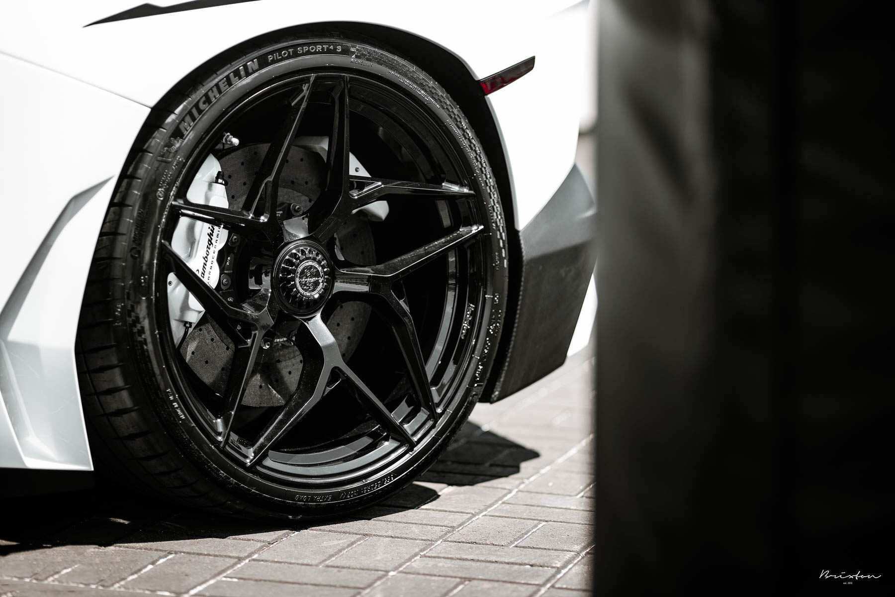 white-lamborghini-aventador-black-wheels-brixton-forged-pf5-concave-5-1800x1200.jpg