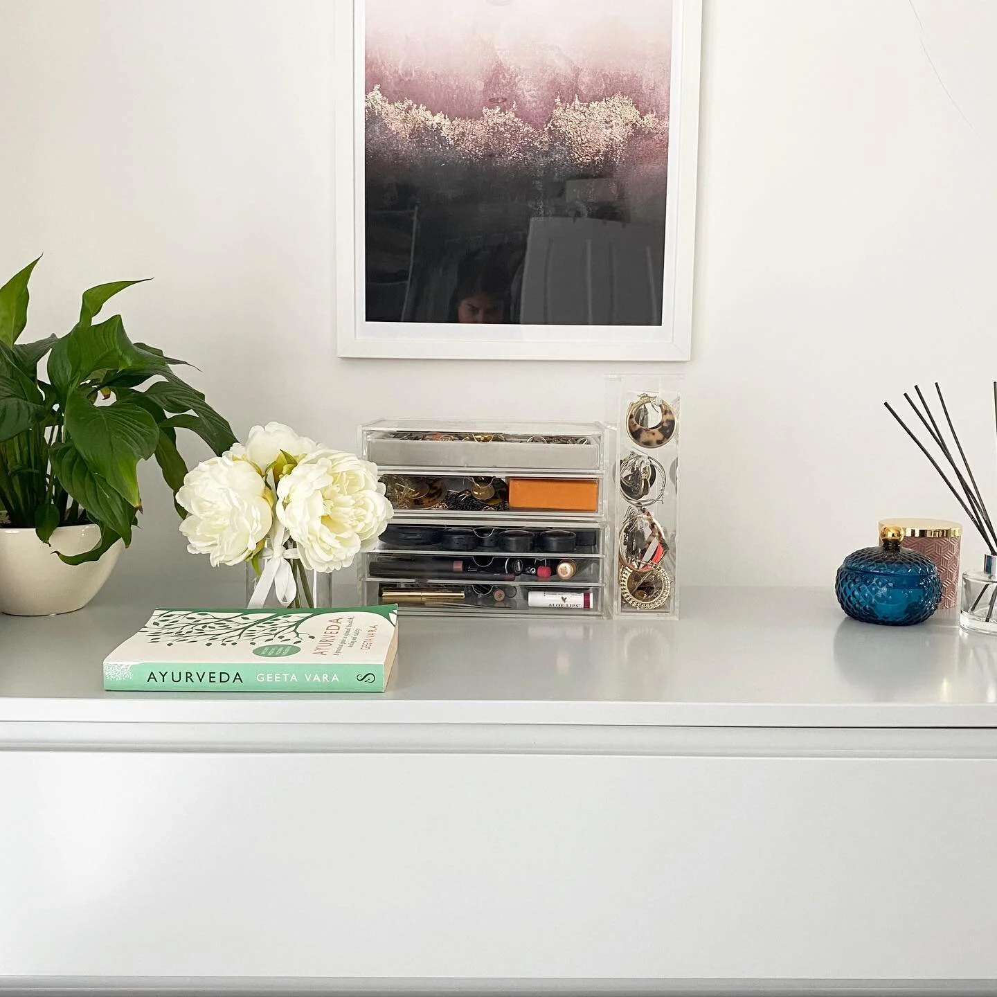 The one place in the house where the chaos doesn&rsquo;t reach. Our loft bedroom. I&rsquo;m going to bed earlier around 9:30pm and I can safely say that I love it ❤️. I wake up around 7am naturally and completely refreshed, don&rsquo;t get me wrong, 