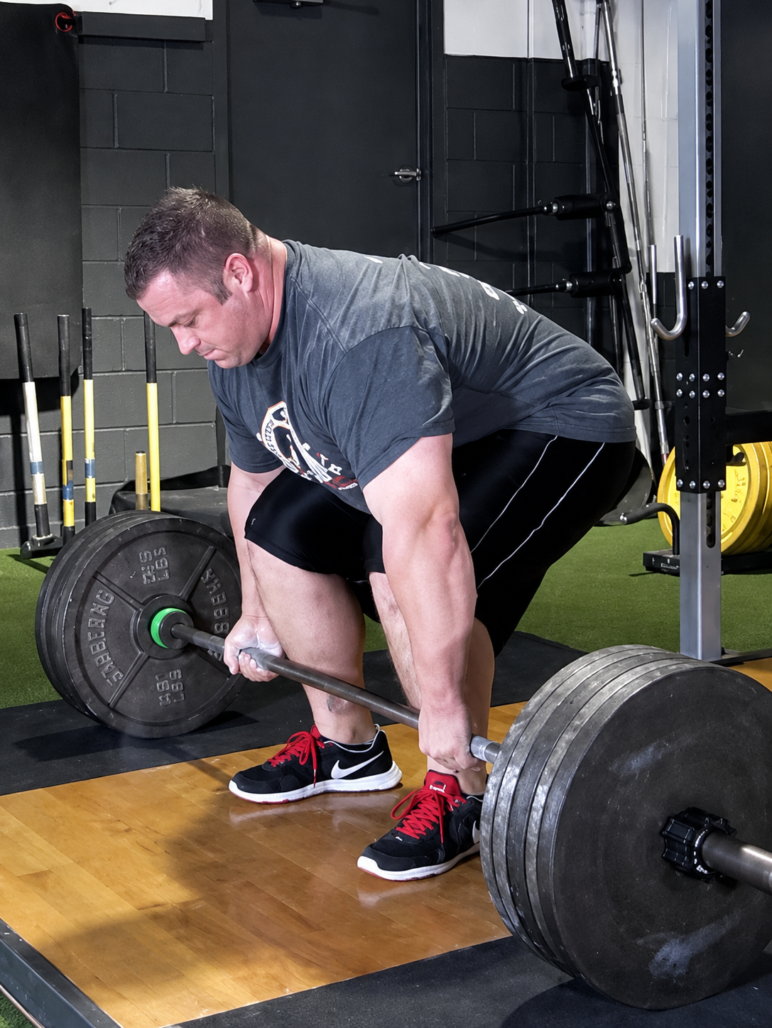 Is a Rounded Back Really Dangerous When You Deadlift?