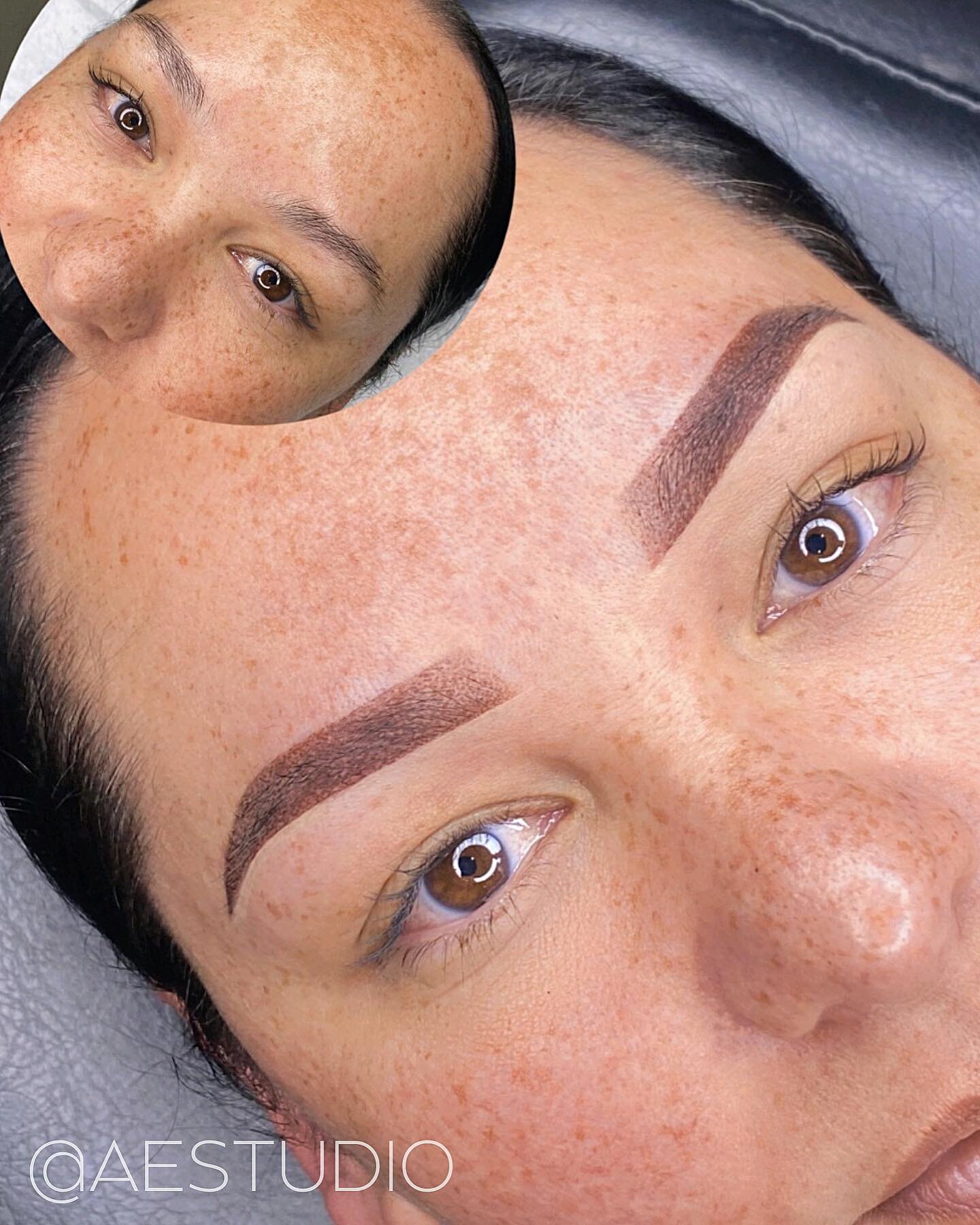 BEFORE vs AFTER Ombr&egrave; Brows 🌟

Ombr&eacute; Brows can be as soft and pixelated as you like leaving a soft natural tint to compliment your face!

Artist: @bonny_aestudio 

#ombrebrows #powderbrows #powderbrowstattoo #ombrebrowstattoo #pmu #pmu