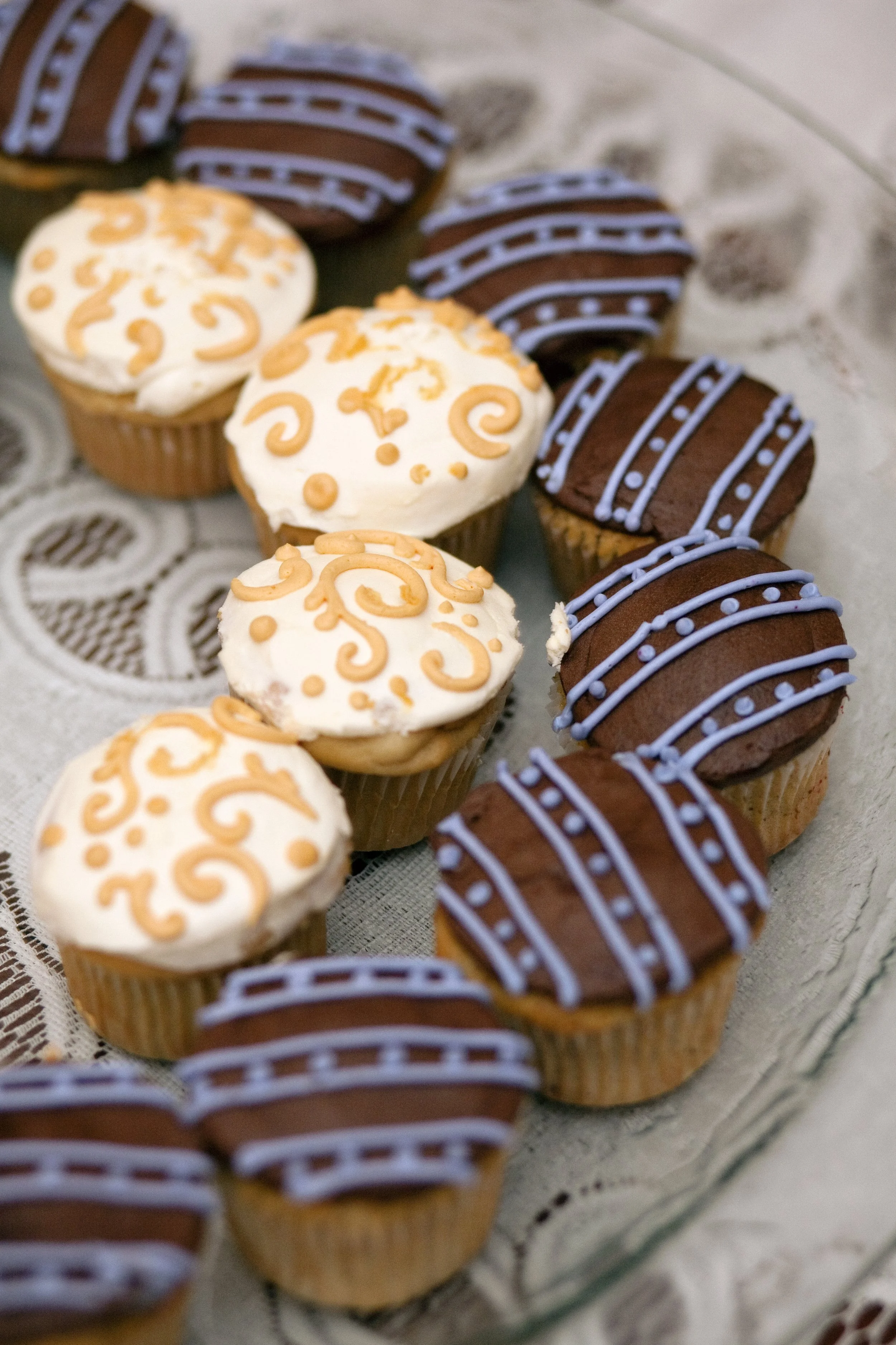 cupcakes with icing design.jpg