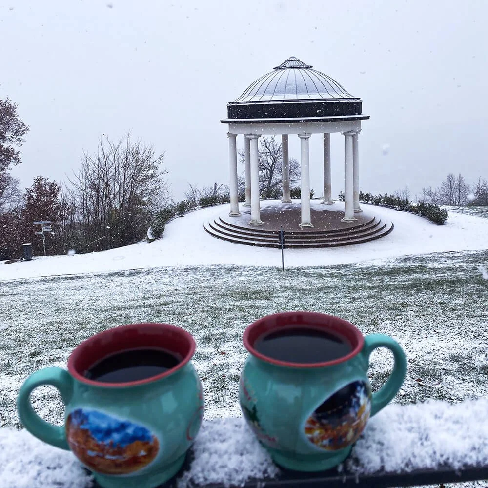 Niederwald temple and mulled wine in the snow