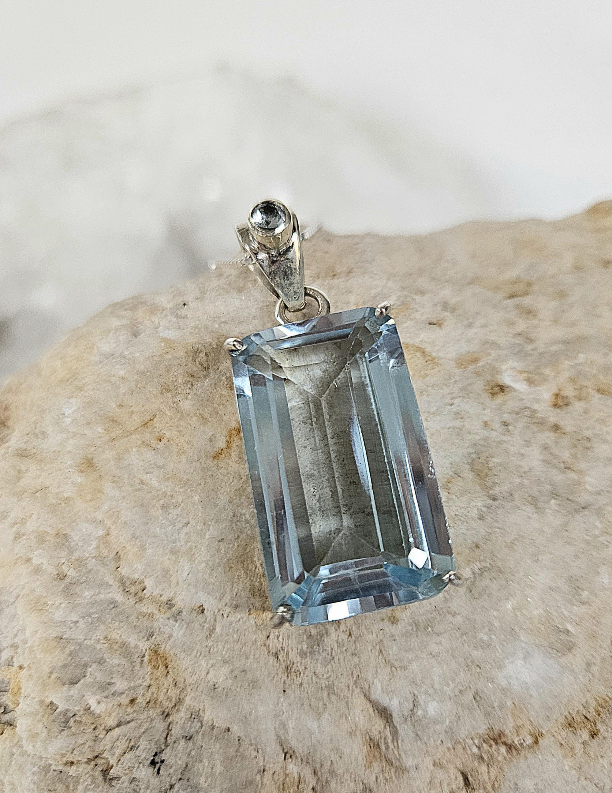 Azureous Pendant 4.jpg