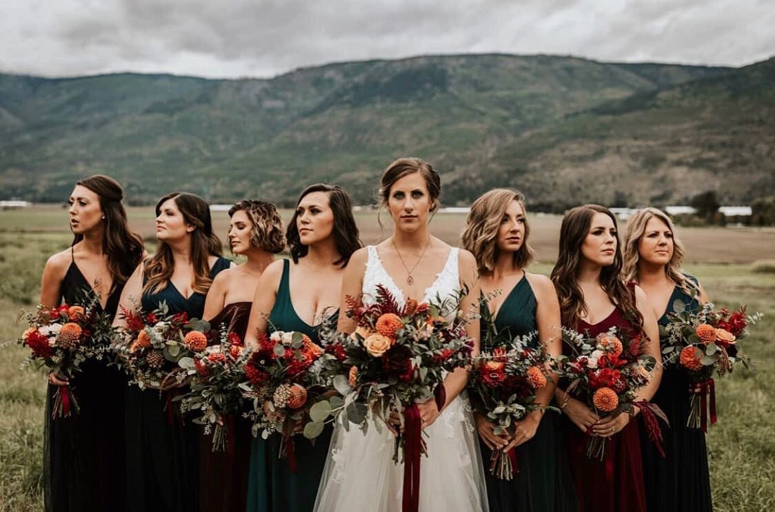 FIERCE 
📸 @emilycanteraphotography (I&rsquo;m obsessed with her)
💐 @megdalin.floral 
👗 @allurebridals 
Celebrant @vidaceremonies