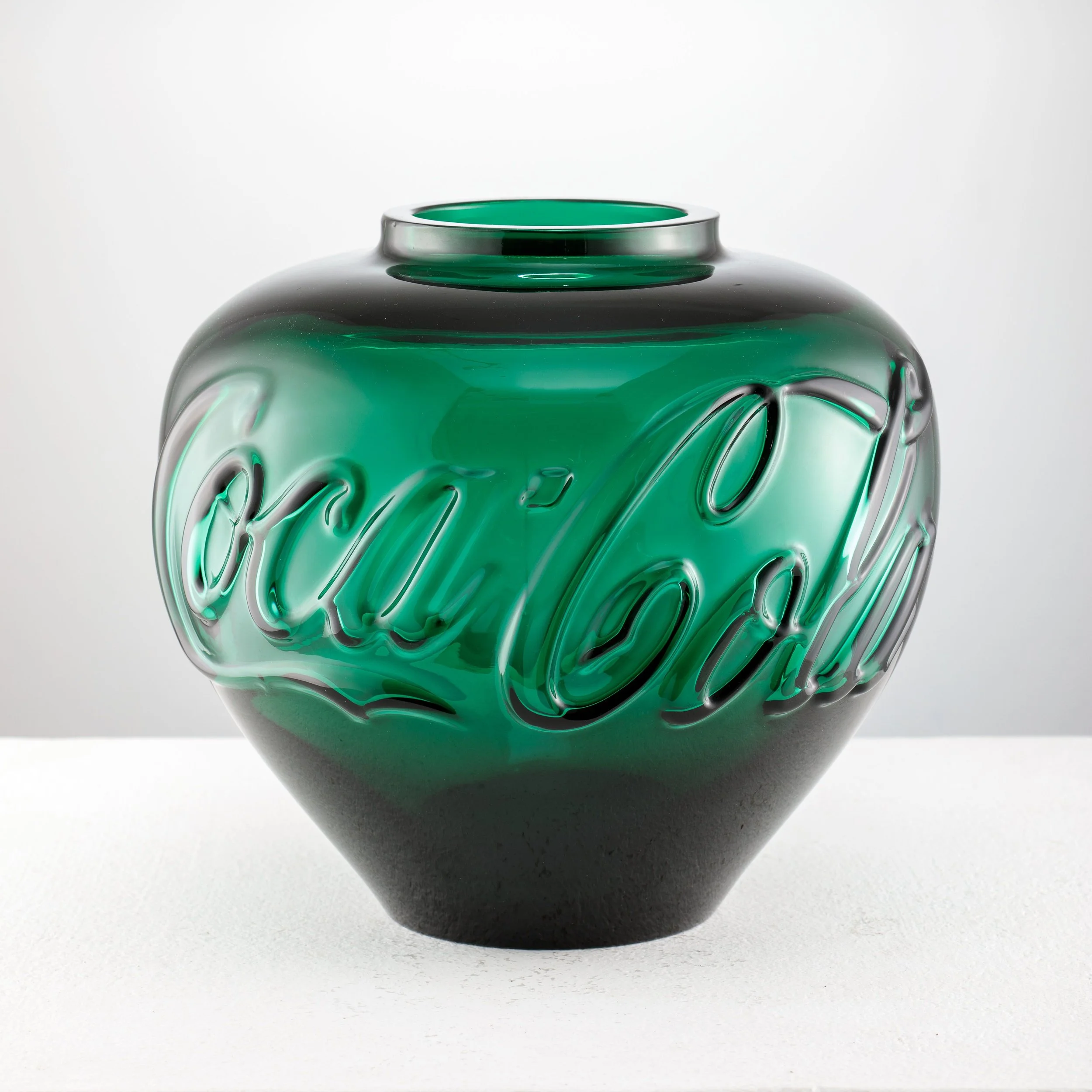 Ai Weiwei
Vase (Green)
2024
Murano Glass
22 × 22 × 20.5 cm
(8.7 × 8.7 × 8.1 in)