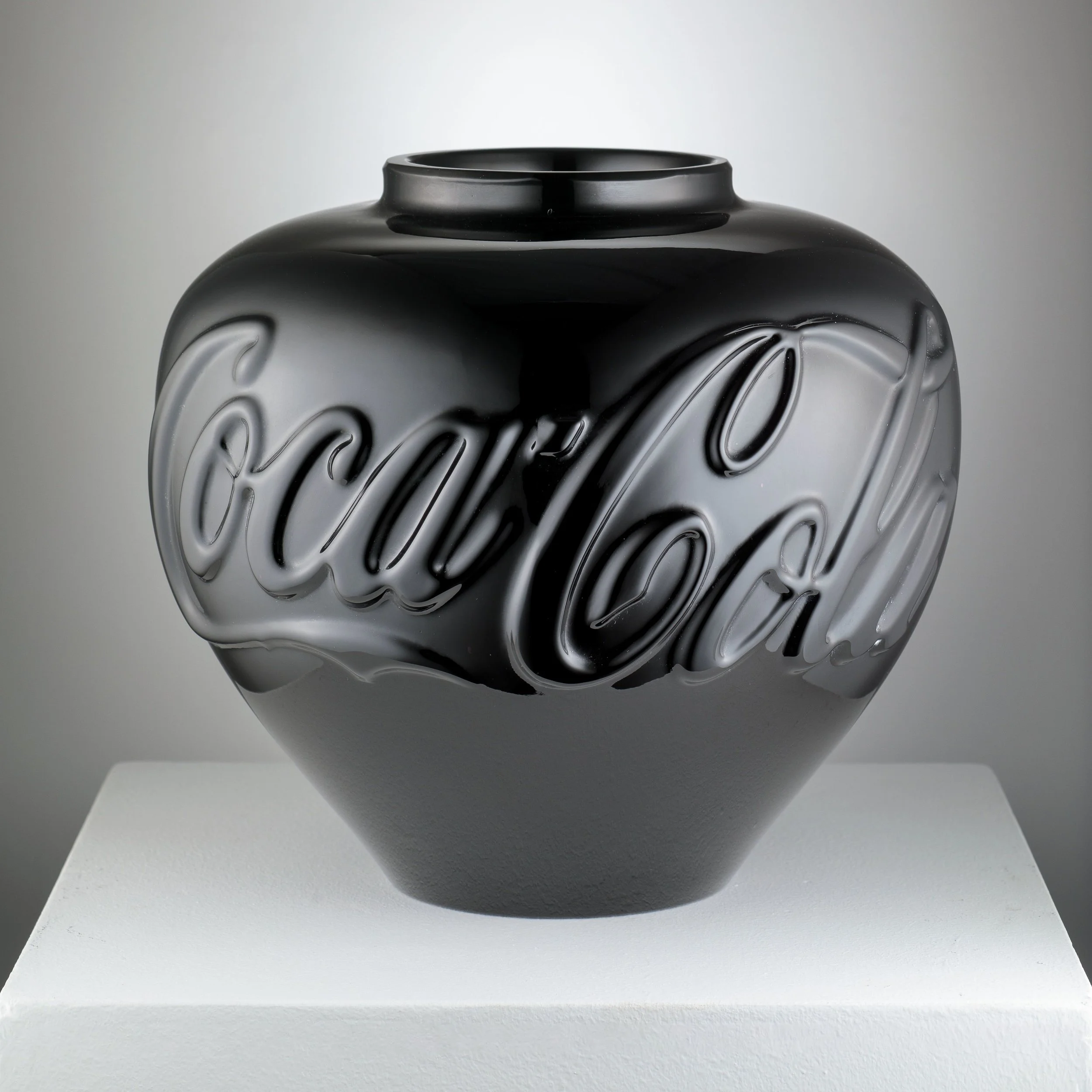 Ai Weiwei
Vase (Black)
2024
Murano Glass
22 × 22 × 20.5 cm
(8.7 × 8.7 × 8.1 in)