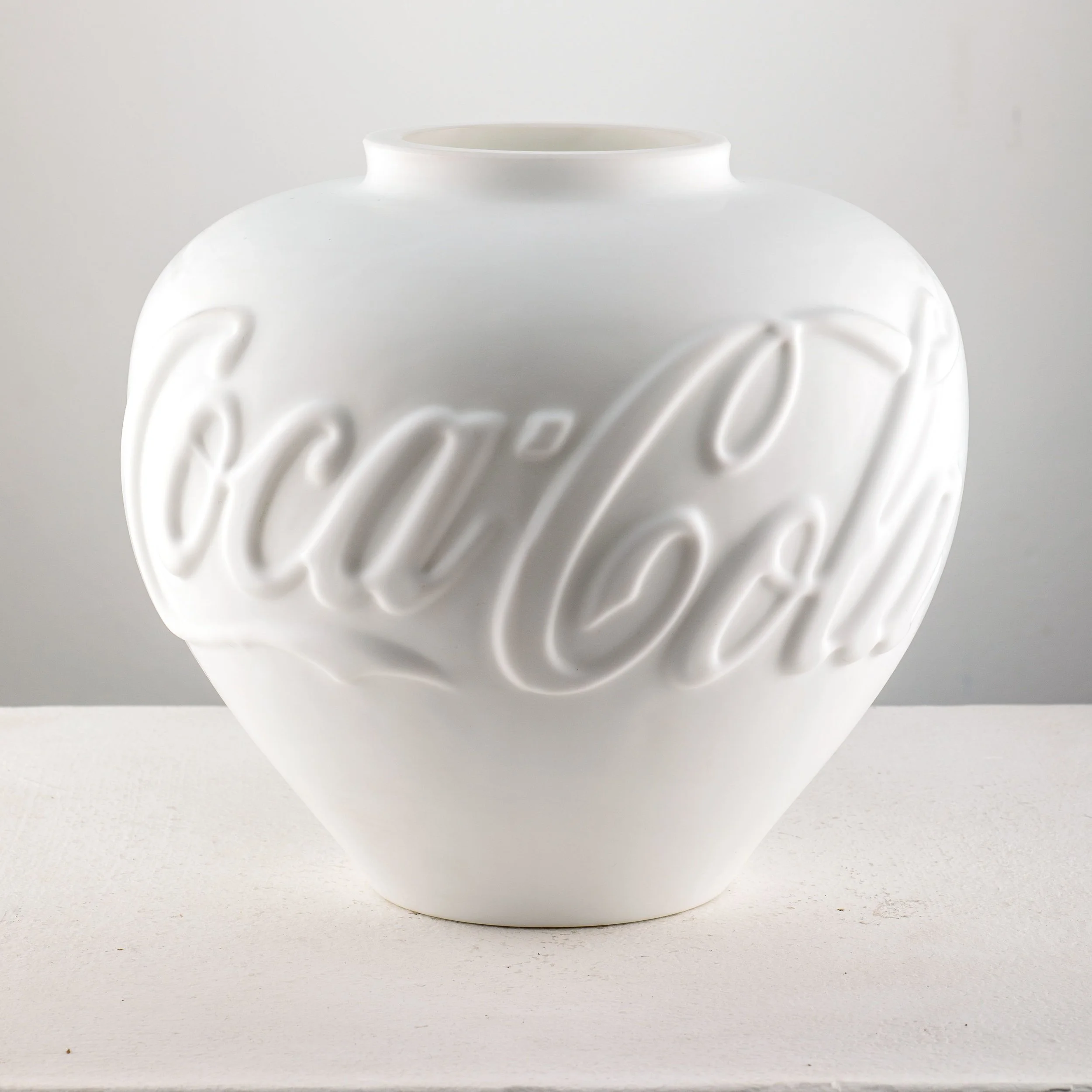 Ai Weiwei
Vase (White)
2024
Murano Glass
22 × 22 × 20.5 cm
(8.7 × 8.7 × 8.1 in)