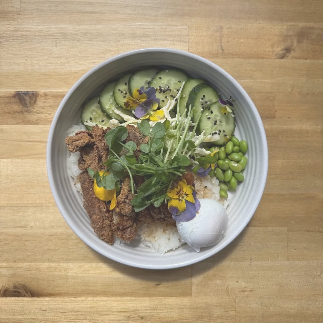 fan favourite!! poke bowl with fried chicken 🤤 BUT we can cater to you, choose salmon, chicken or tofu, or try all 3?!!