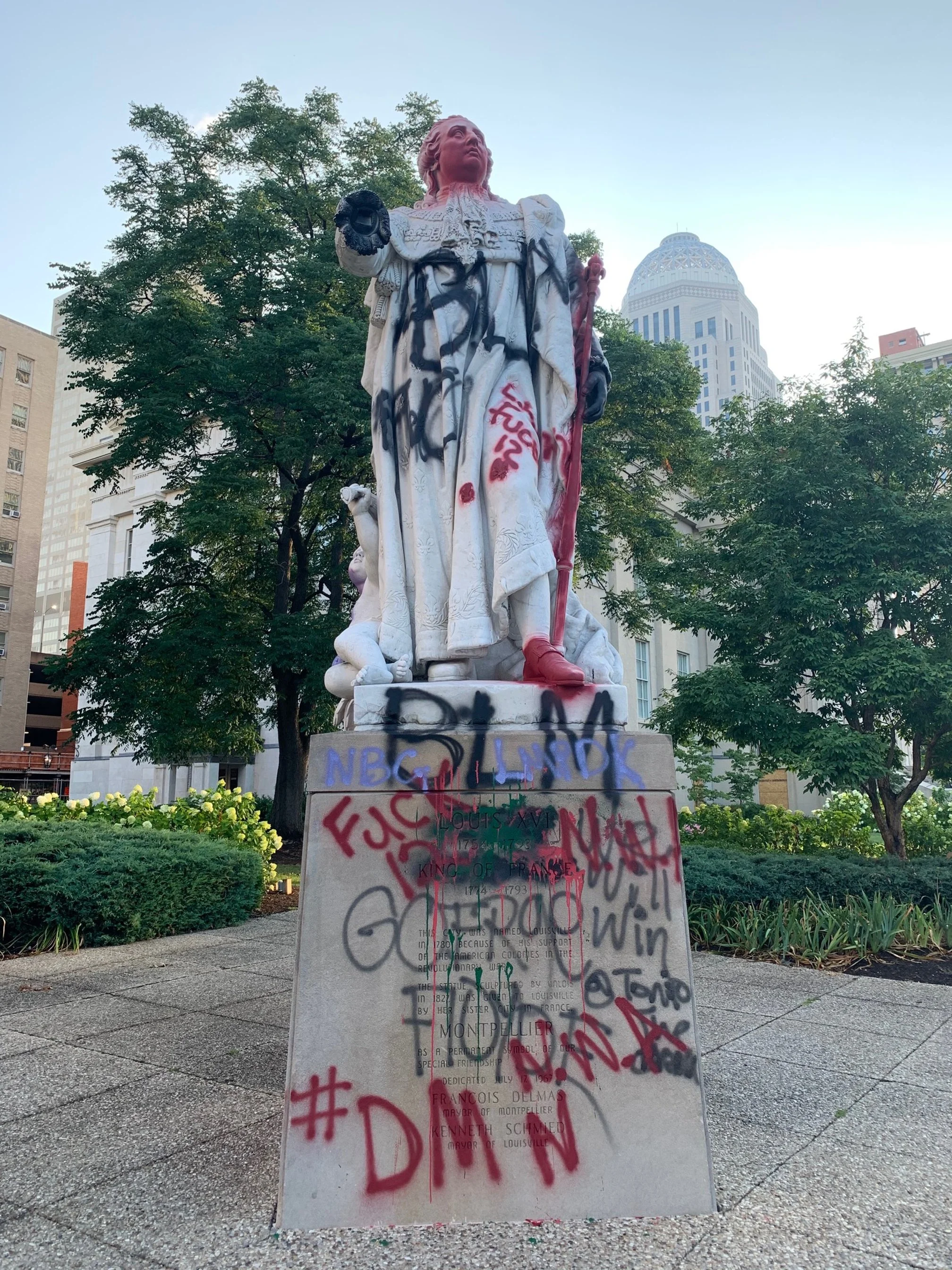 03.3 Graffiti Louis XVI.jpg