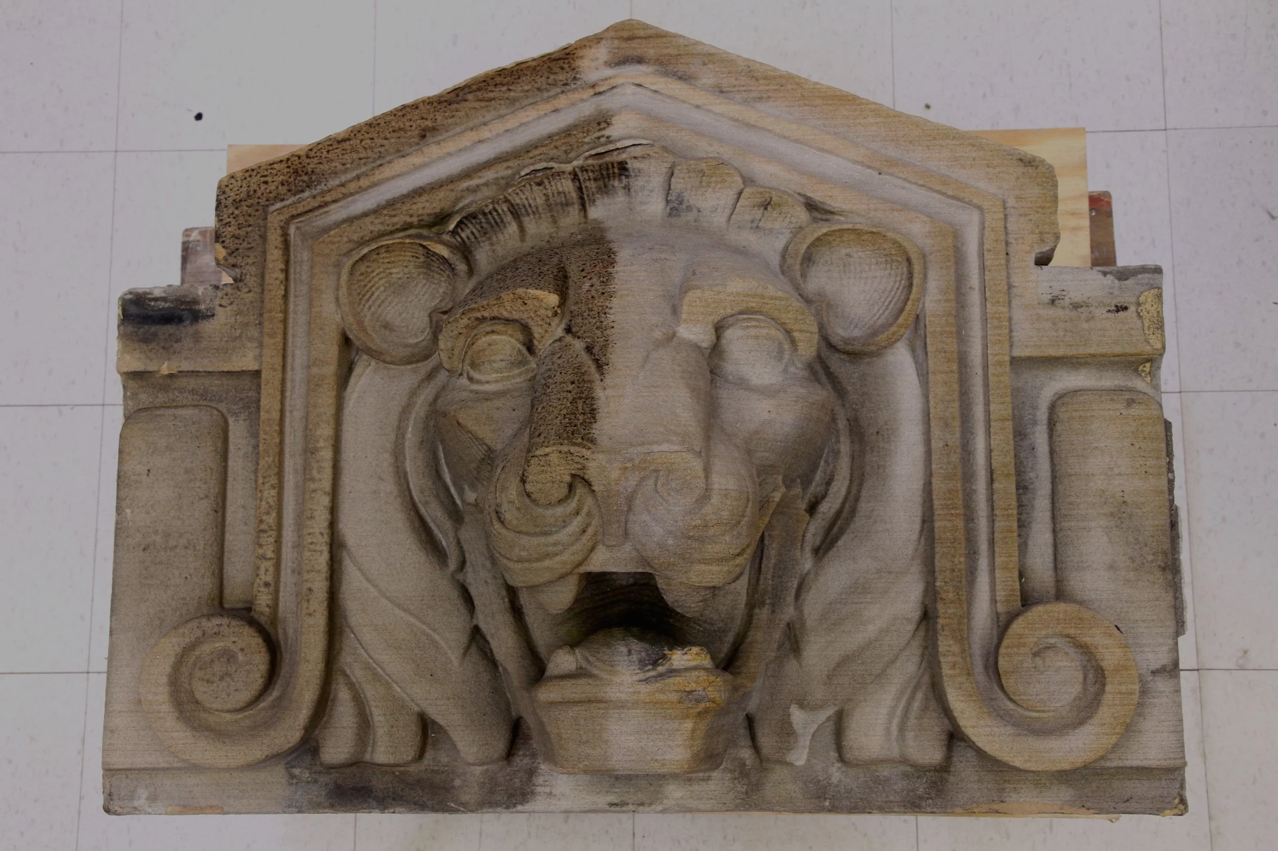 22.4 (1) Cleaning - Kinneary Lion Head.JPG