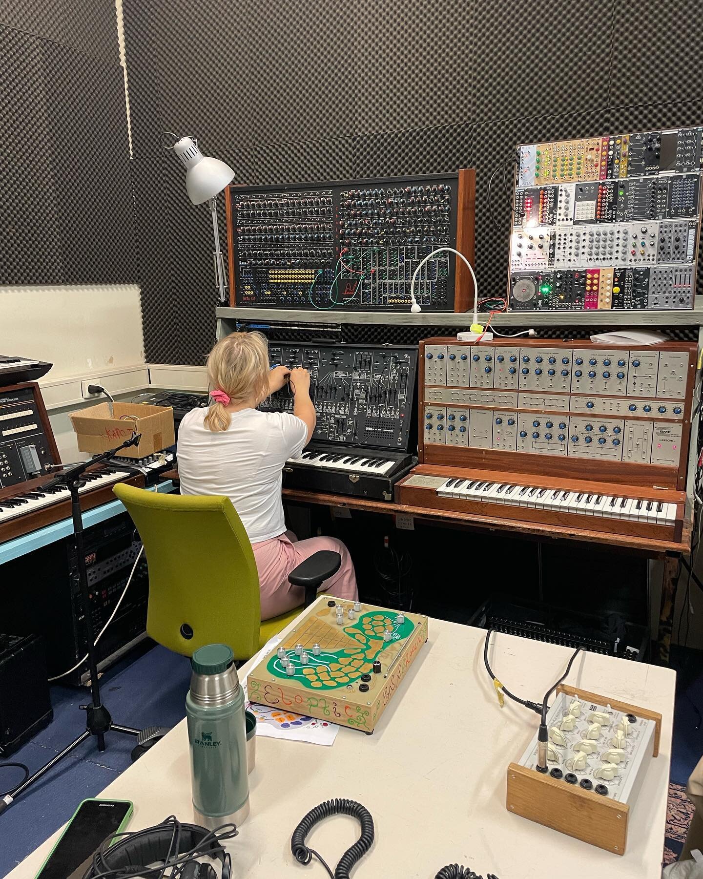 In search of creatures, landscapes and universes in these legendary super machines 💓 
Thanks Arp 2600, Blippoo Box, Syrinx and all the others 

We were able to meet them during a residency at @worm_rotterdam the past week. It was great! Thanks!