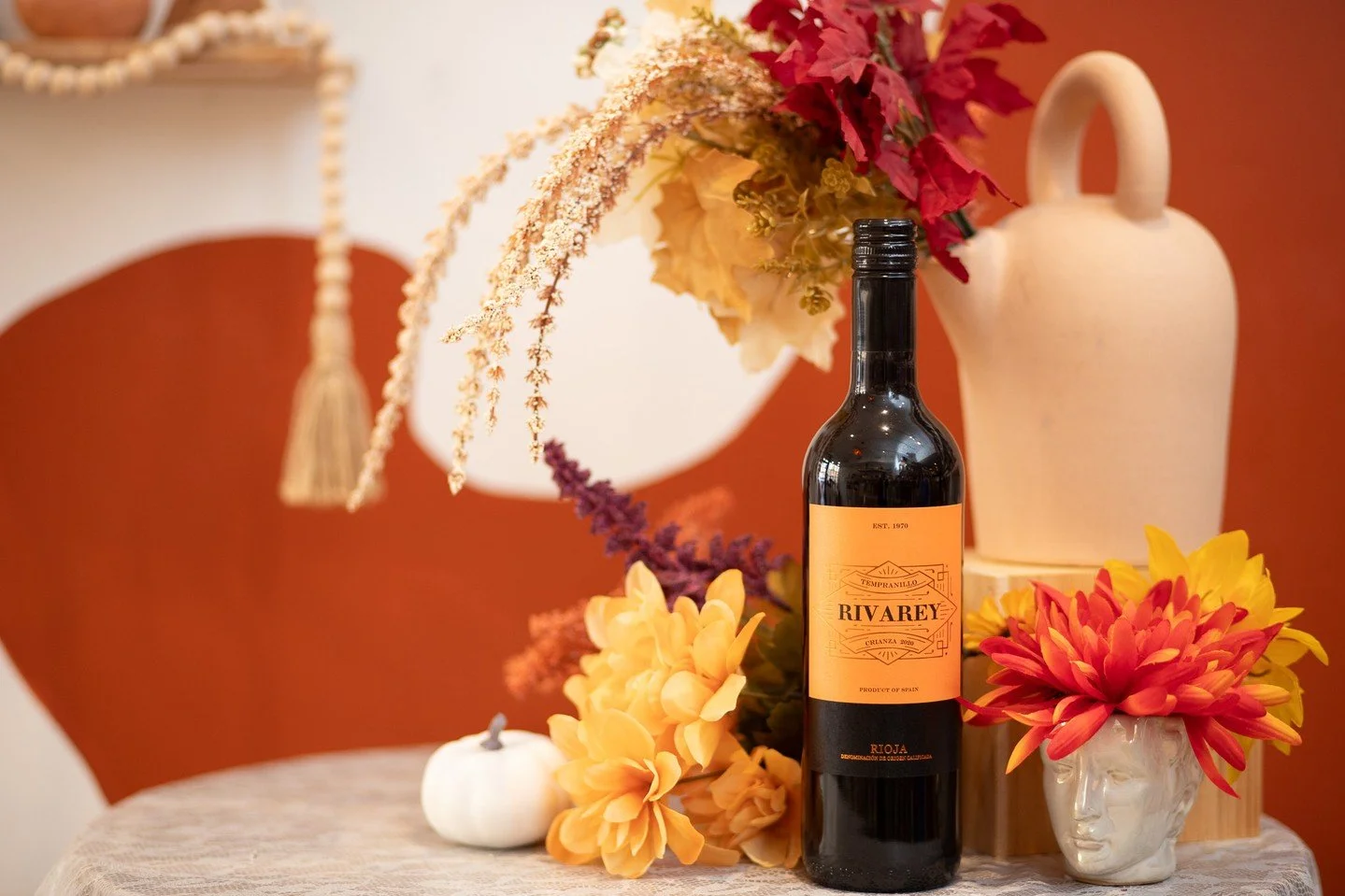 We’re pouring Rivarey Rioja right now till 7pm! This bold beauty is part of this month’s Wine Club lineup! 
Love what you taste? Enjoy 5% off Rivarey Rioja tonight.
Must be 21+ with valid ID.
📸: @book_rapp