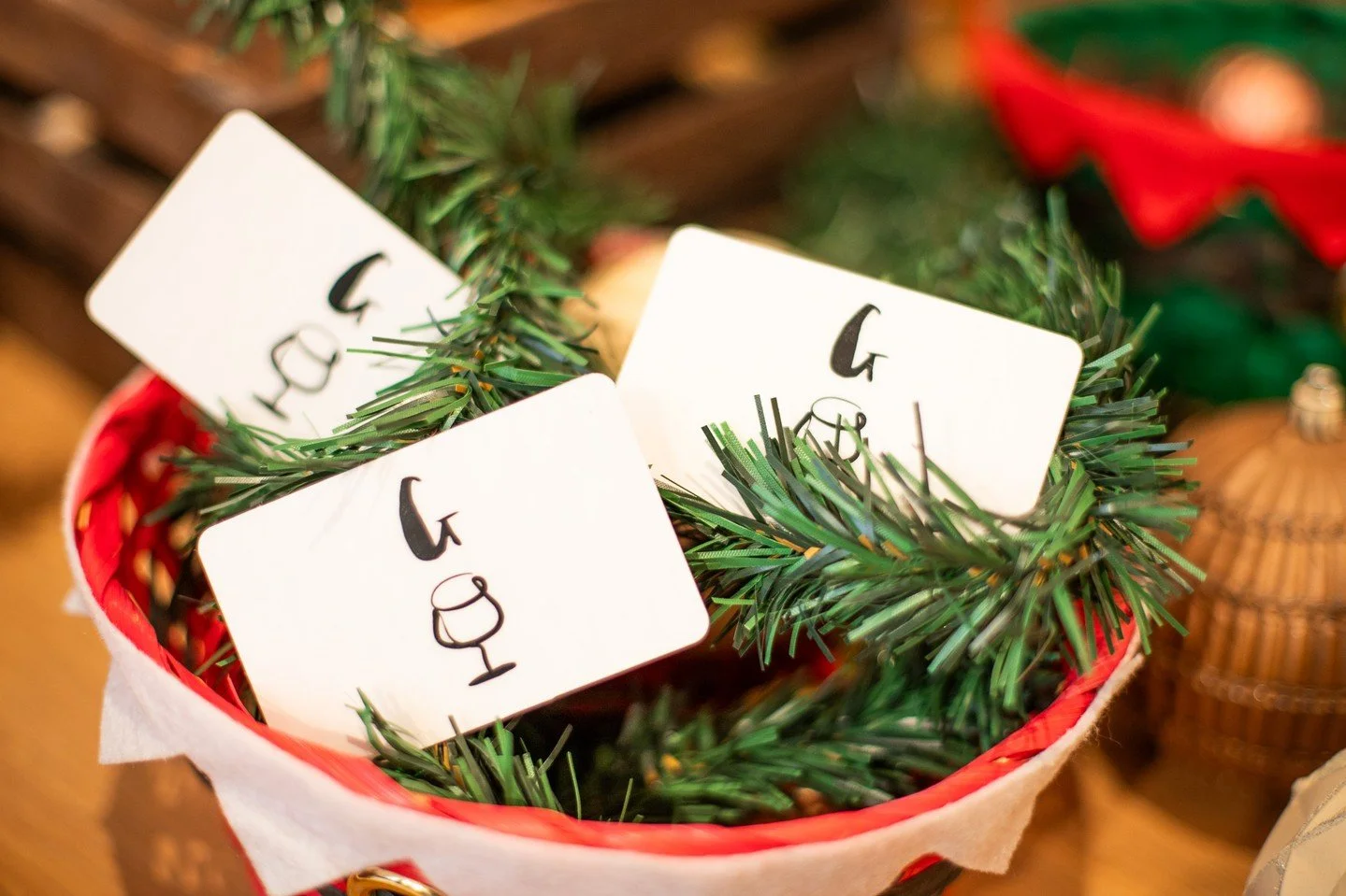 'Tis the season to spread cheer&hellip; and hand out gifts that never disappoint! Stuck on what to get the wine, cocktail, or whiskey lover in your life? 

A Girard Craft and Cork Gift Card is the ultimate crowd-pleaser, cheers! 🍷🥃🍸