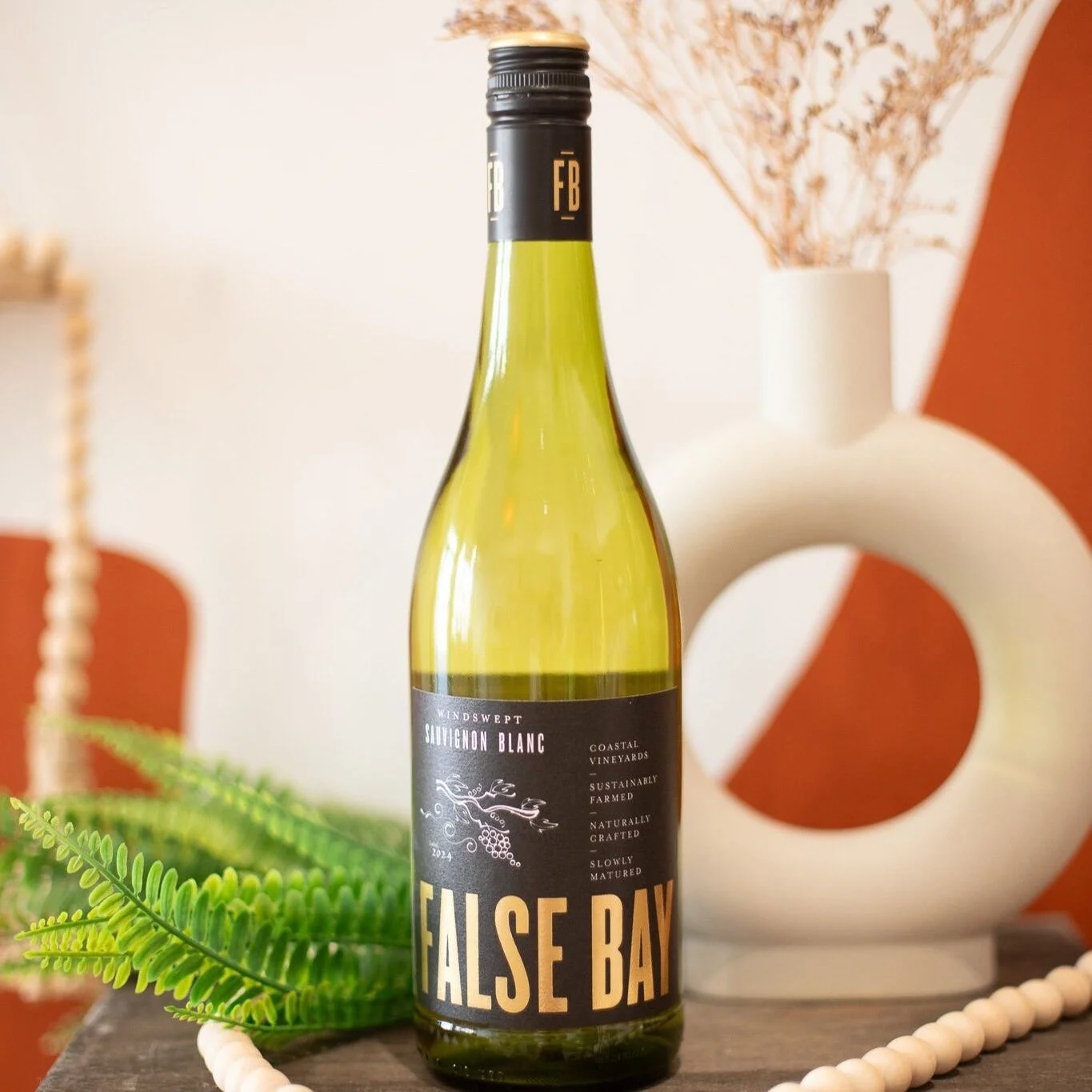 Tonight's FREE Friday tasting is this incredible South African Sauvignon Blanc🥂

Stop by before 7 to try False Bay - Crisp and refreshing with bright citrus, green apple and a touch of herbaceous minerality!

Don't miss it...and stay turned 👀 we've