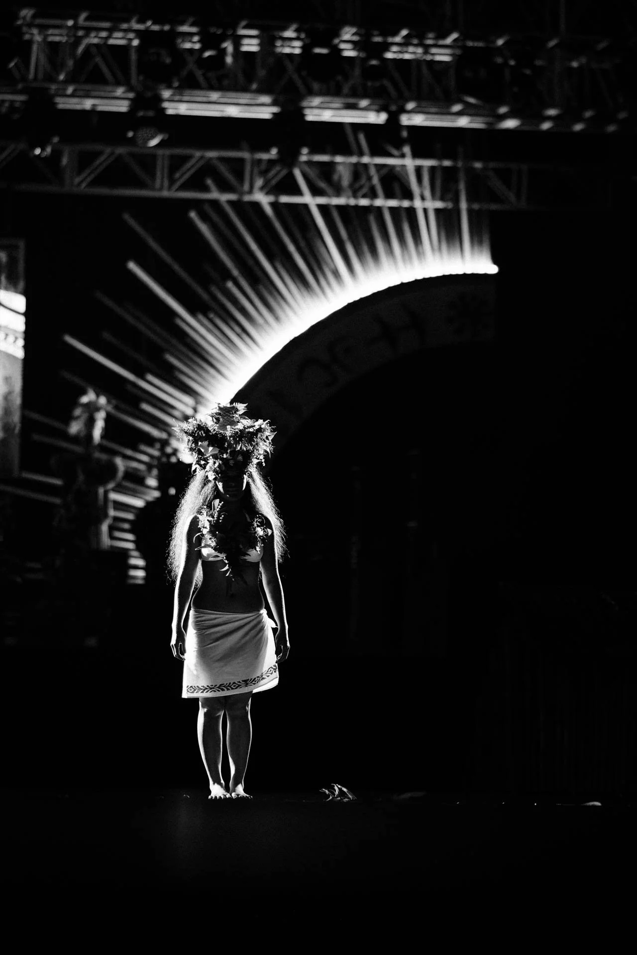 silhouette danseuse polynésienne