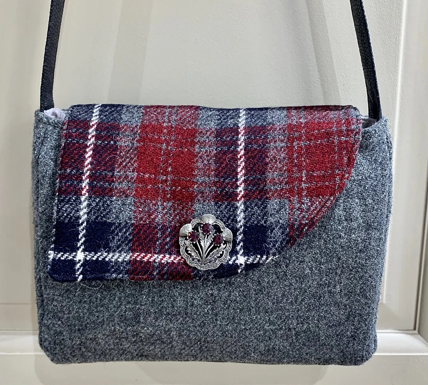 Small Harris Tweed bag with thistle brooch