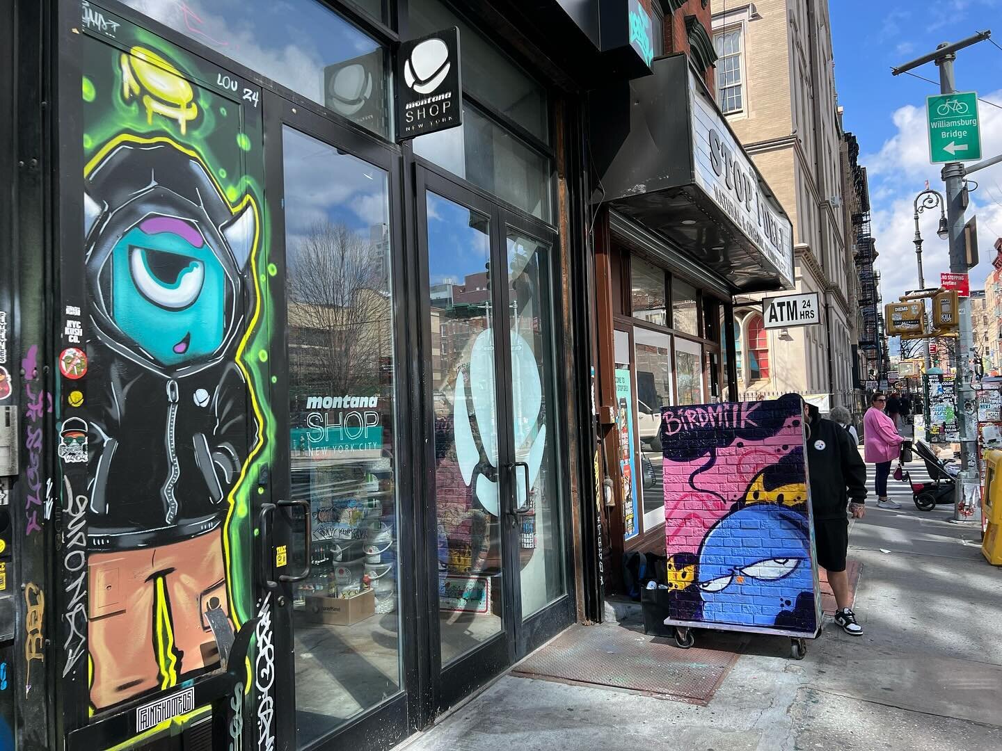 Saturday morning sprays in NYC. Met up with @josescott13 at the @montanashopny to gather up some cans and hit the small wall out front. Afterwards me him and @turtlecaps set off to Freeman&rsquo;s Alley to throw down on a wall where we ran into @kosu