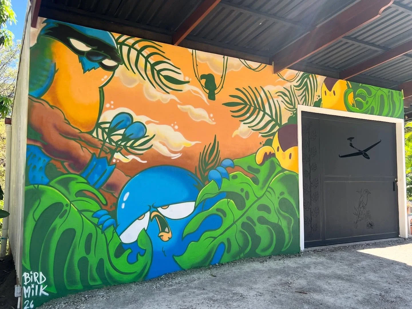 First mural of 2026 in the books. Painted in the beautiful sunny Atenas in Costa Rica. Little jungle mural to start this year off right.
.
Got a few projects lined up but always looking for more to fill out the year. Hit me up with any walls or work 