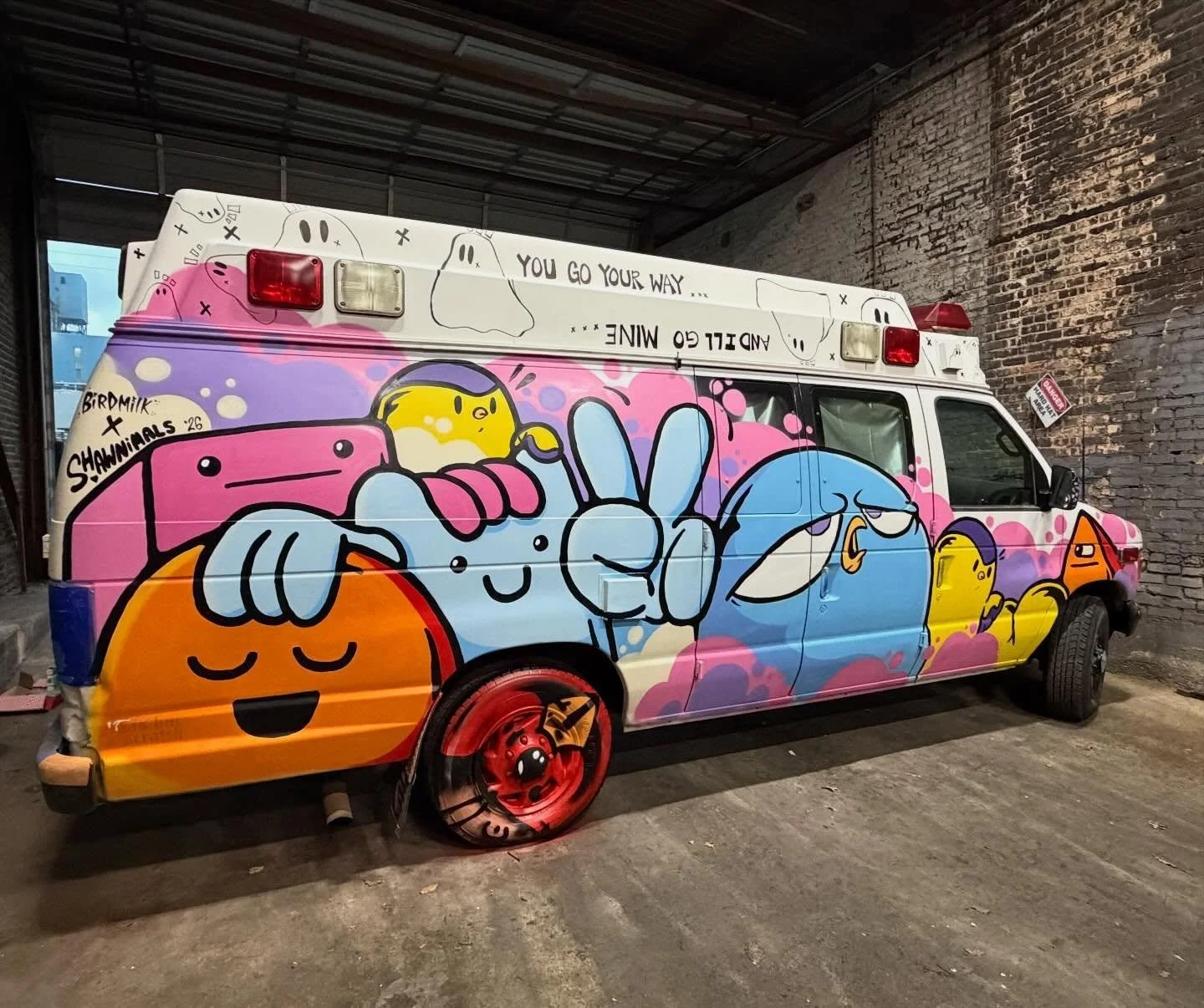 Always a good time collabing with the homie @shawnimals . Big shoutout to @hella_mello and @maddscienceprintlab for putting together this event and bringing out @sentrock @stefskills @ghostietales @clue.chicago myself and Shawn to paint up this ambul