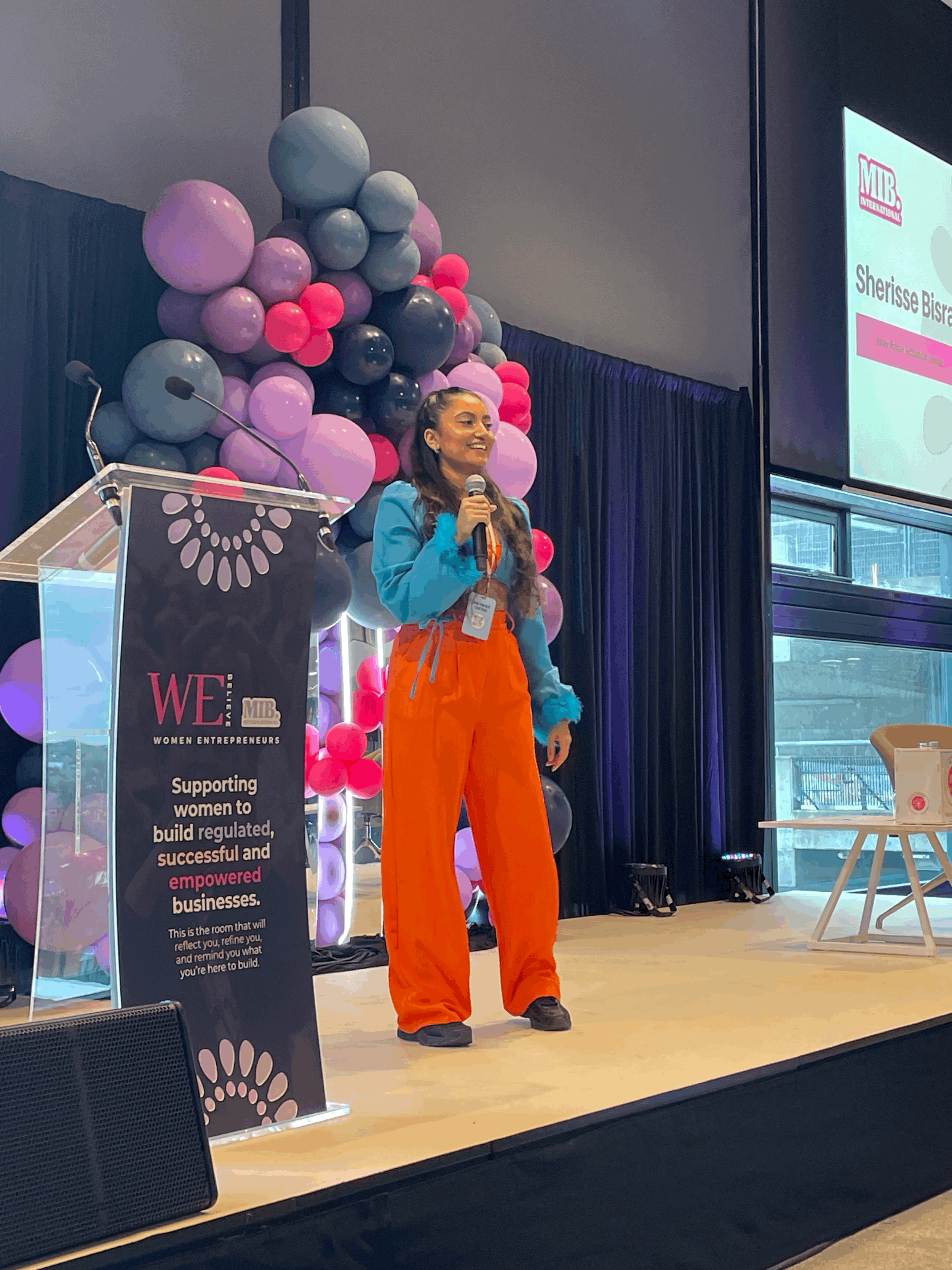 Relational Leadership on Stage: The Difference Between Speaking to Sell and Speaking to Transform