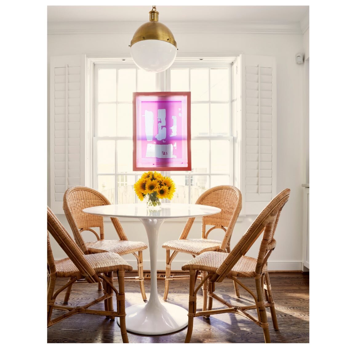 A light filled breakfast nook 💫 &bull;&bull;&bull; @circalighting @visualcomfort 🖼 @_lauradeems @liza.pruitt 📷 @kipdawkinsphoto  #richmonddesigner #richmonddesign #acreativedc #dcdesigner #tuliptable #breakfastnook #southerndesign