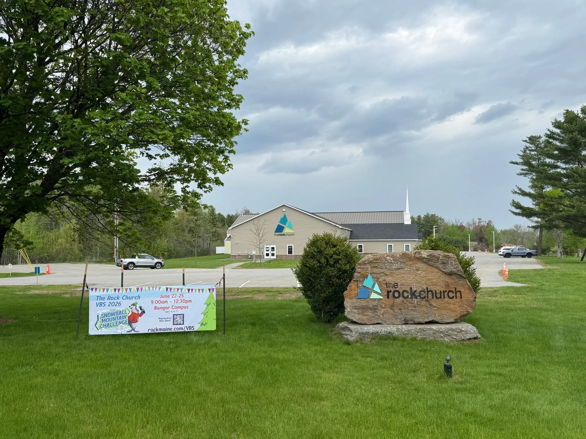 New sign out in front of Bangor Campus!! 👀 

Vacation Bible School registration is open!! 👉 https://rockmaine.com/vbs 
We can't wait to see all our friends next month for our Snowball Mountain Challenge VBS 🏂⛄😁