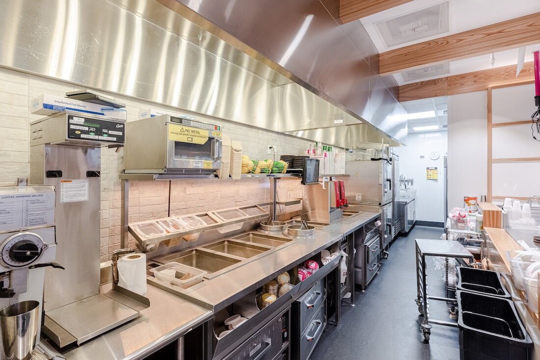 _4_IMG_7600-HDR Kitchen_2.jpeg