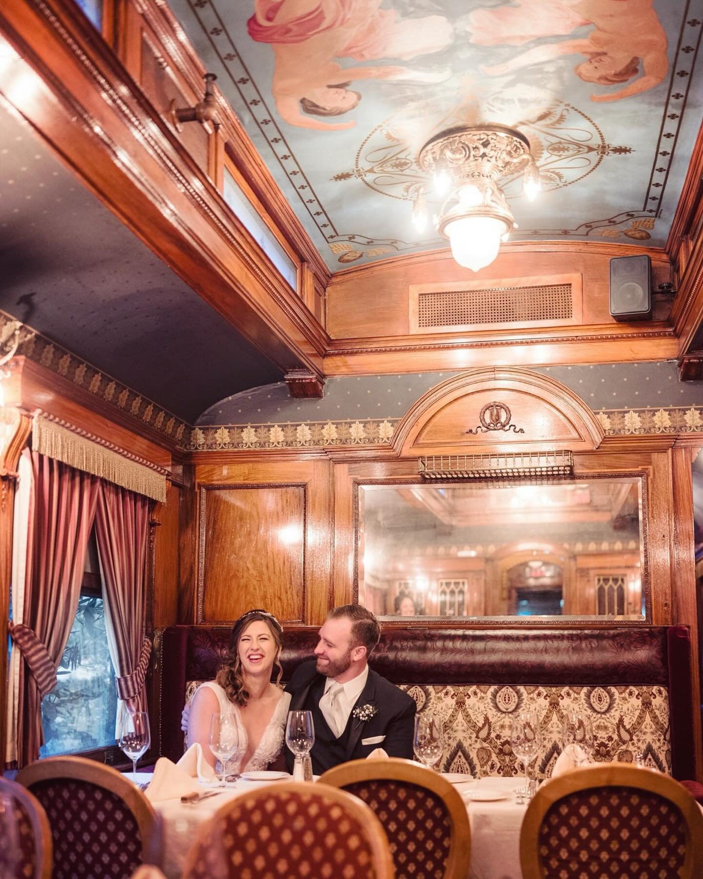 I hope that my art gives a sense of timelessness. I love historic buildings, vintage pieces, Billie Holiday and an old fashioned feel&hellip; Like this amazing, old-time train car at The Madison Hotel. 
.
🎵 Outside another yellow moon
Punched a hole