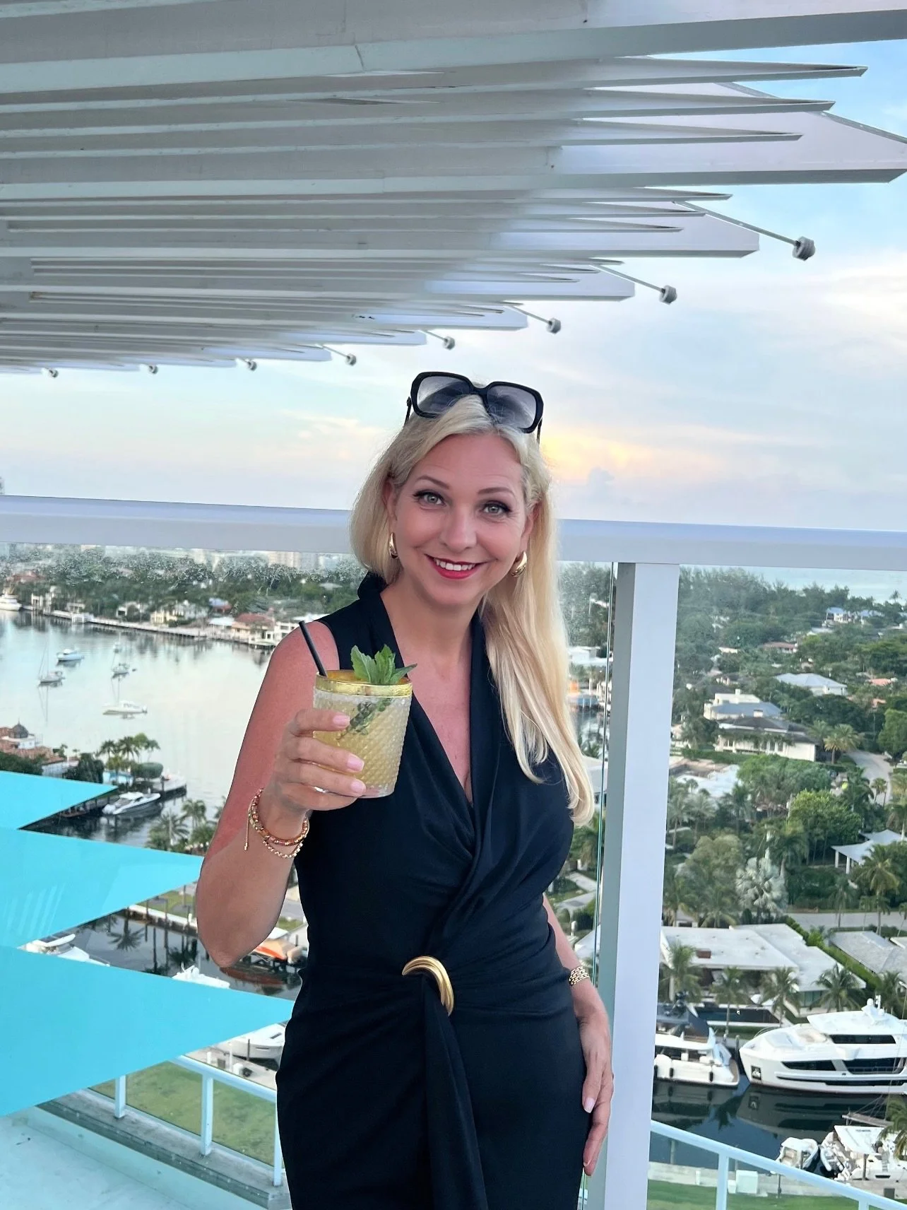 Cocktails, Caviar, and Coastal Views. 🍾🥂🥃

#mybrilliantlifestyle #travel #foodie #cocktails #ftlaudeerdale