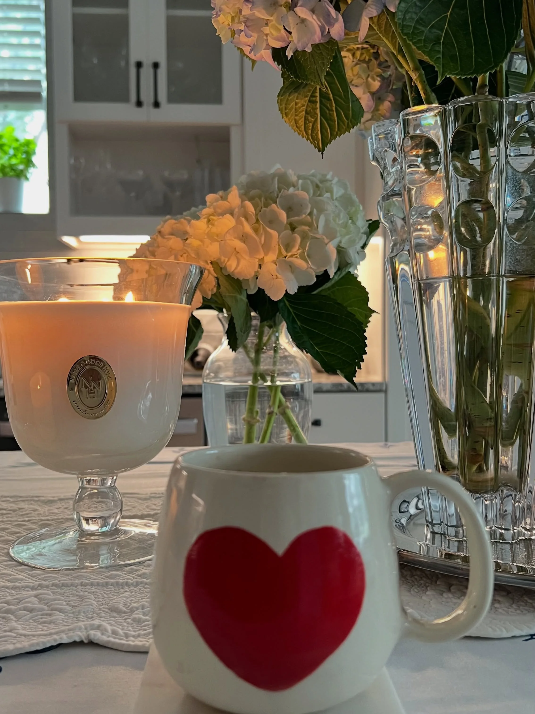 Needless to say I LOVE ❤️ my new coffee mug from @byz_atelier ☕️
Beautiful finds today at the @sandy.springs.farmers.market 

#mybrilliantlifestyle #sandyspringsfarmersmarket #foodie #coffee #artisan