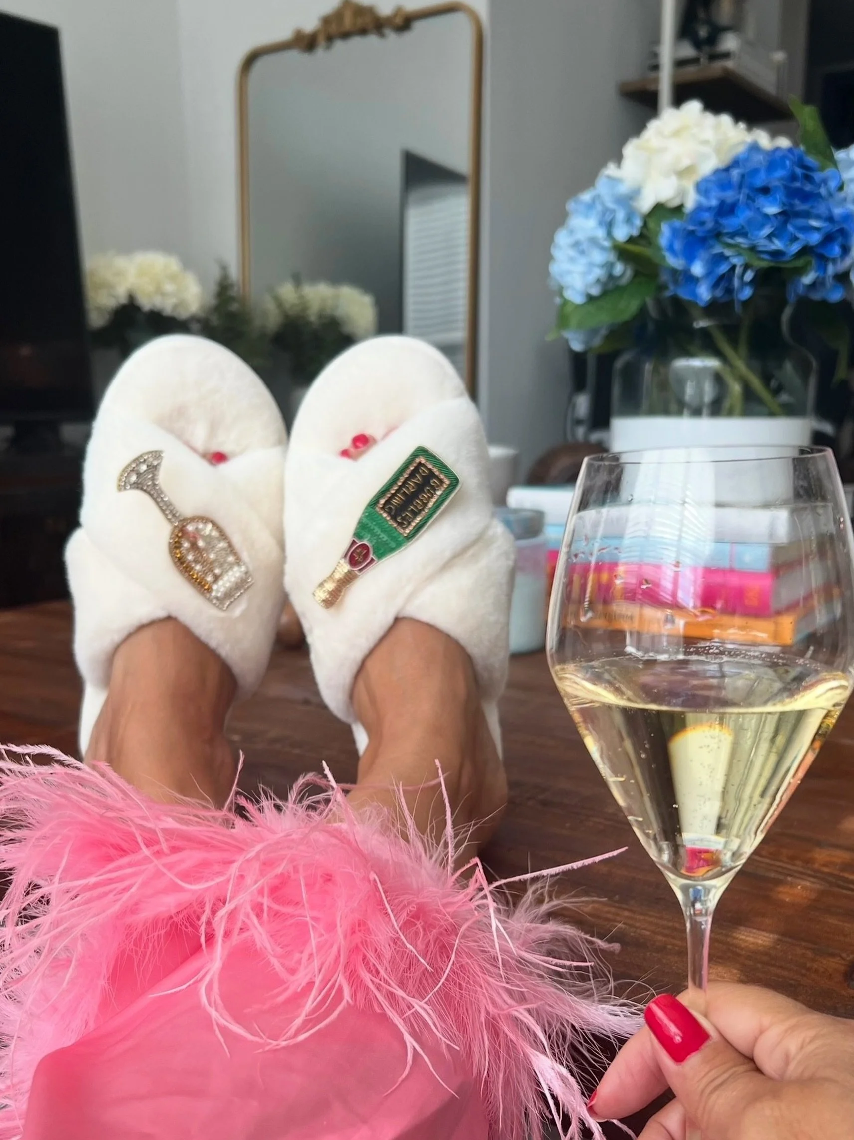 It&rsquo;s Five O&rsquo;Clock Somewhere 🥂

#MyBrilliantLifestyle #Champagne #Foodie #Friday #WhiteWine