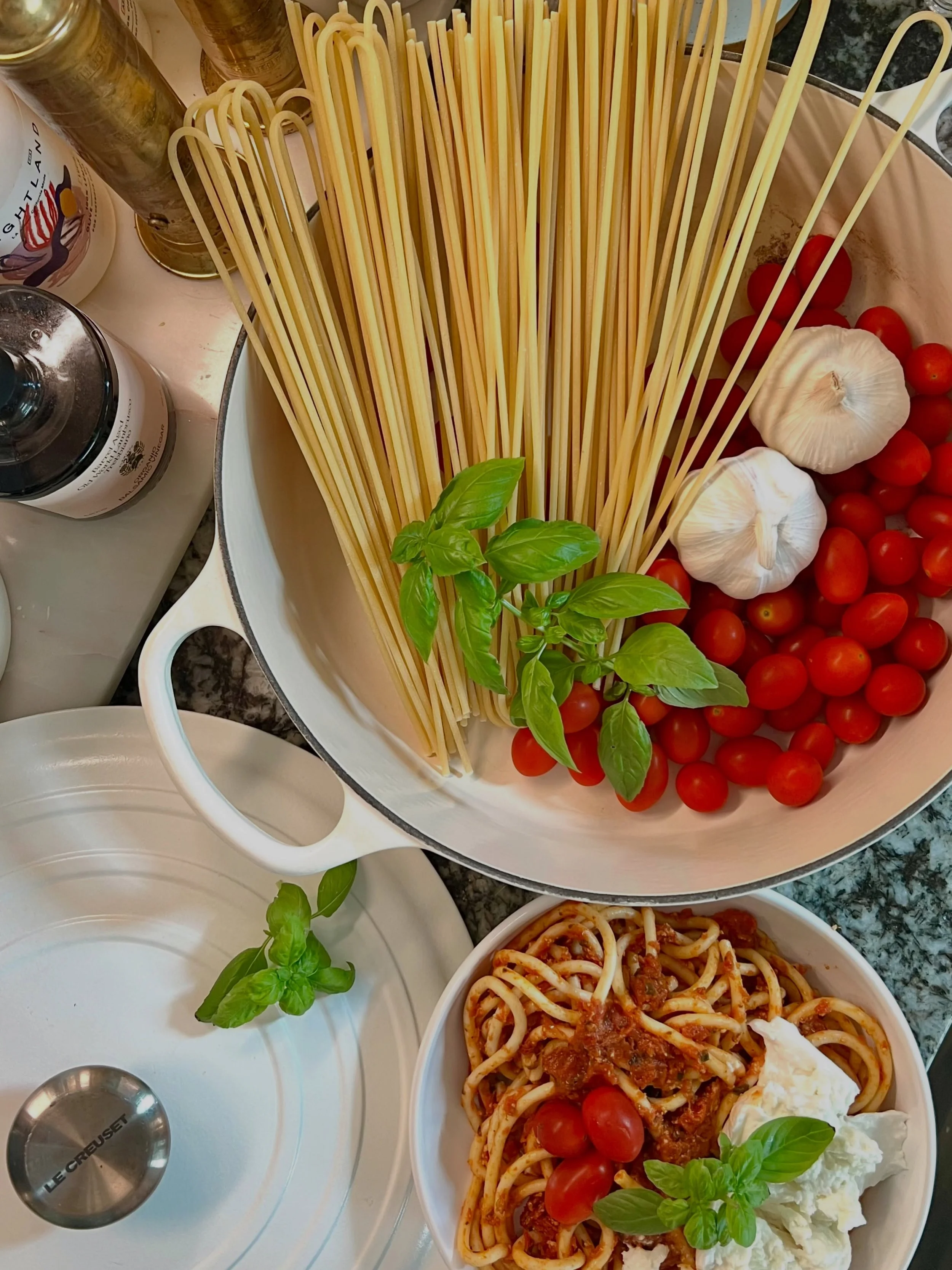 Lunch inspired by @williamssonoma 
🍝🍃🧄🍅

#MyBrilliantLifestyle #Foodie #Pasta #WilliamsSonoma #Entertaining
