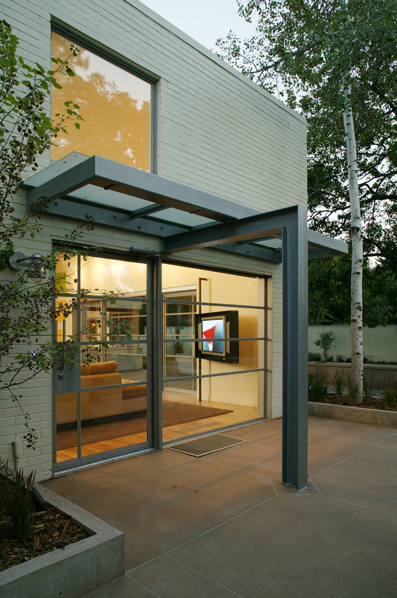 100 Dexter Ext Side Entry 1B SM.jpg