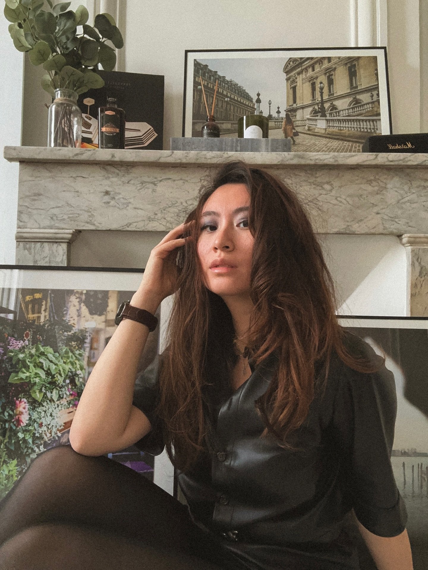 entour&eacute;e de mes photographies telle une narcissique.

📌 RDV en janvier 2026 pour le lancement de ma marque
📷 Affiches photos Fine Art en &eacute;dition limit&eacute;e
🇫🇷 Fabrication fran&ccedil;aise

(et d&rsquo;autres trucs cool aussi, ma