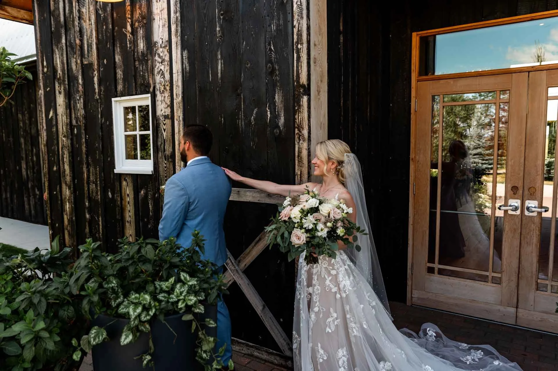 Edmonton-Alberta-Wedding-Engagement-Portrait-Elopement-Photographer-Black-Barn-Wedding-Venue-Sarah-Nick-211.jpg