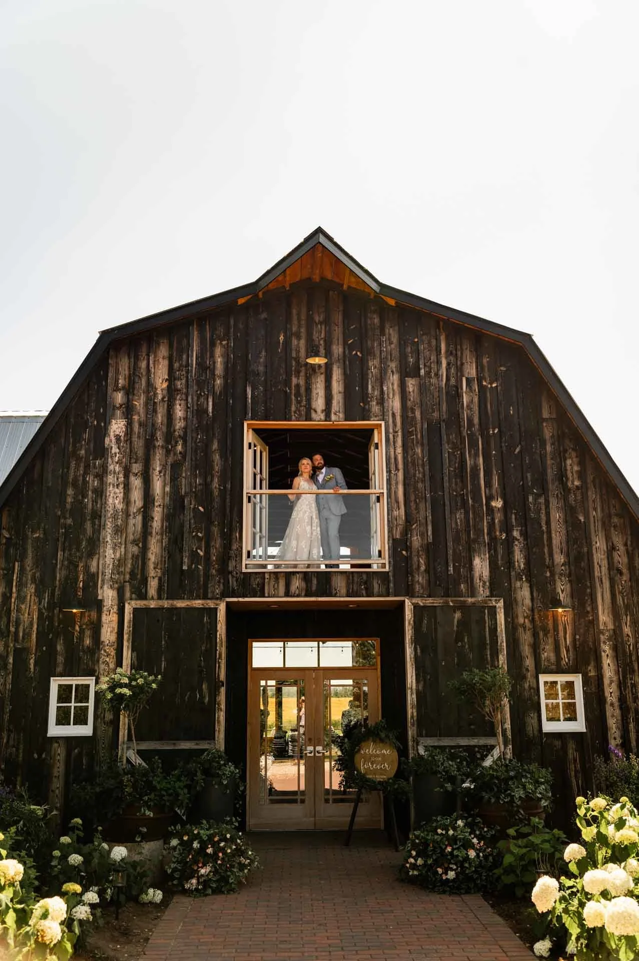 Edmonton-Alberta-Wedding-Engagement-Portrait-Elopement-Photographer-Black-Barn-Wedding-Venue-Sarah-Nick-280.jpg