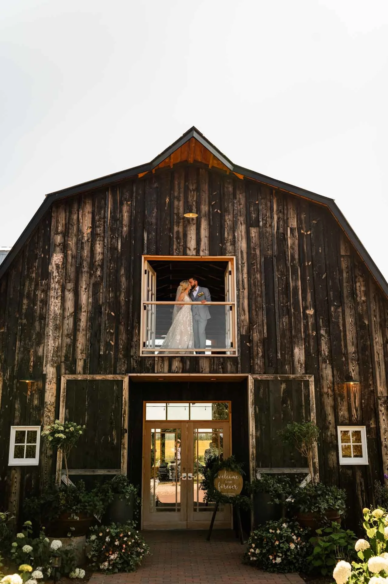Edmonton-Alberta-Wedding-Engagement-Portrait-Elopement-Photographer-Black-Barn-Wedding-Venue-Sarah-Nick-279.jpg