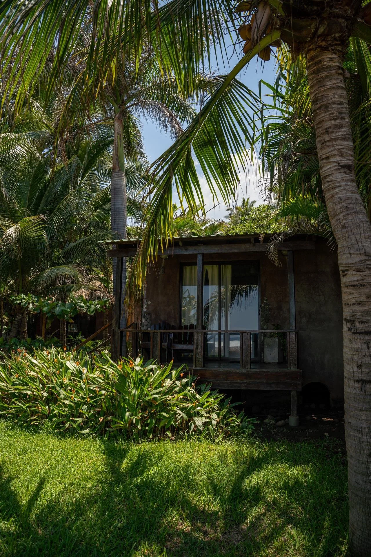 Beachfront Bungalow (Shared Room)