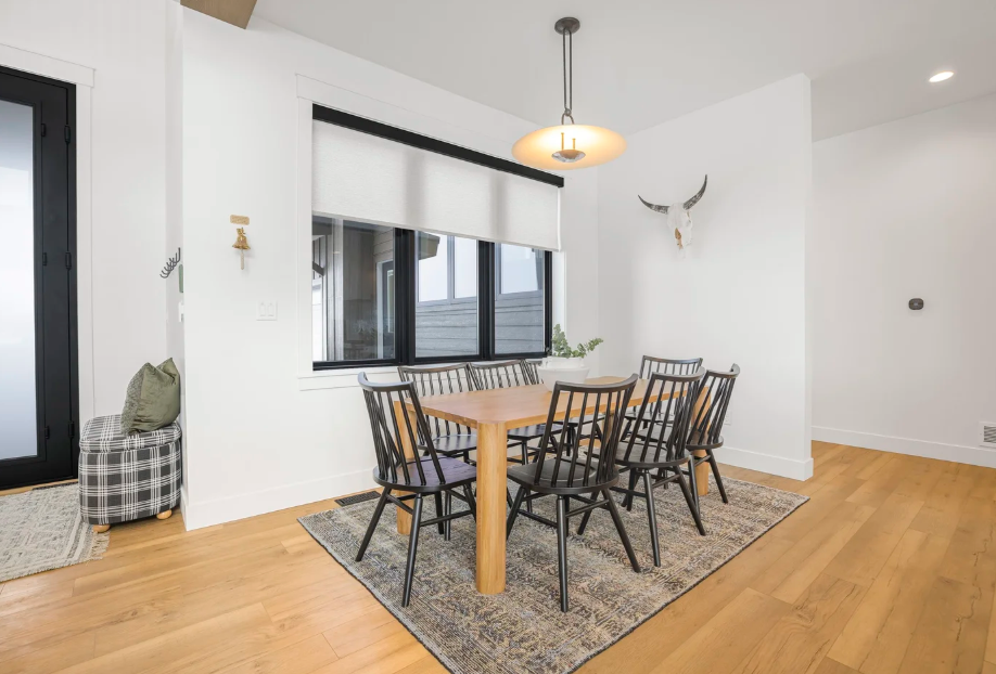 Kitchen-Roller-Shade-Install.png