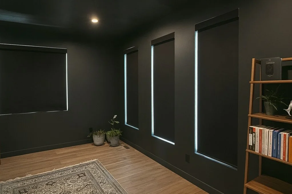 Recent installation of roller shades ✨✨ 
Custom built and custom installed
Reach out to get yourself a free estimate before the holiday season!