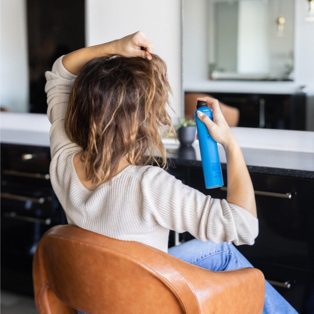 Transform your styling routine with HYPERSONIC HEAT STYLING MIST from R+Co Bleu! 🔥 Experience superior heat protection for all your hot tool styling needs. This advanced hairspray not only seals in moisture but also adds shine, softness, and movemen