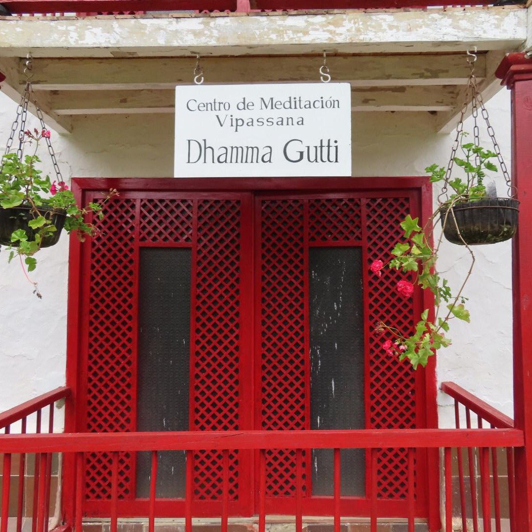 Building a Refuge for Deep Practice at Dhamma Gutti (Versión española a continuación):
We are delighted to share that Dhamma Gutti has completed the construction of 16 private rooms with private bathrooms for men and is nearing