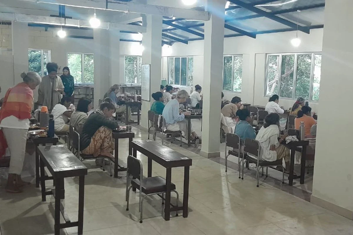 Progress at Dhamma Kuta, Sri Lanka:
Surrounded by a broad panorama of mountains near Kandy, Dhamma Kuta offers a serene and tranquil environment for meditation.
We are happy to share that the major renovation of their dining hall and kitchen is 90%